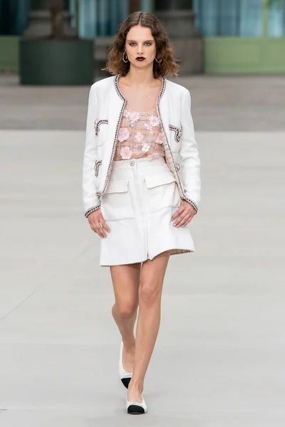 Look 75